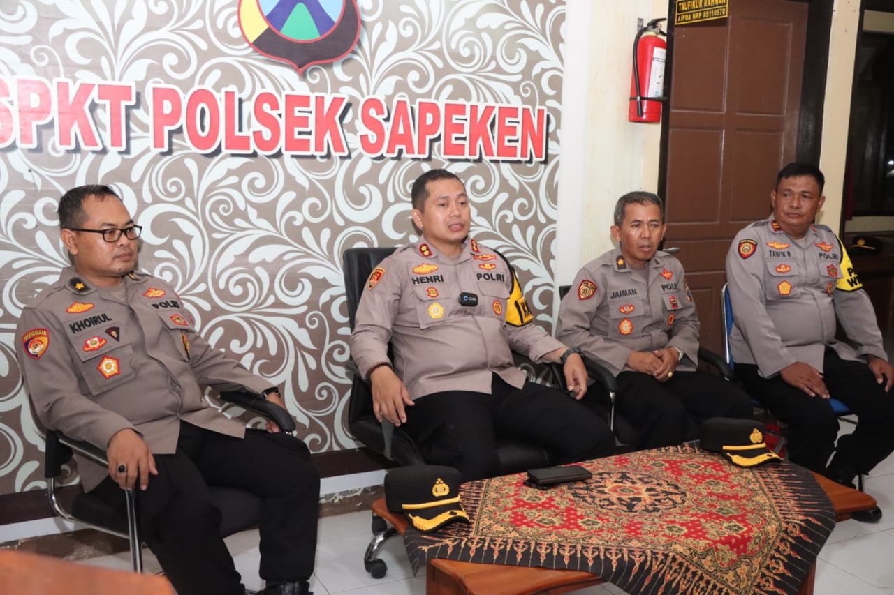 Jangan Sakiti Hati Masyarakat Pesan Kapolres Tegaskan Dalam Kunjungannya Ke Polsek Sapeken. 1 737f1437 d008 4e45 ad9f 3a3691ffcd2d