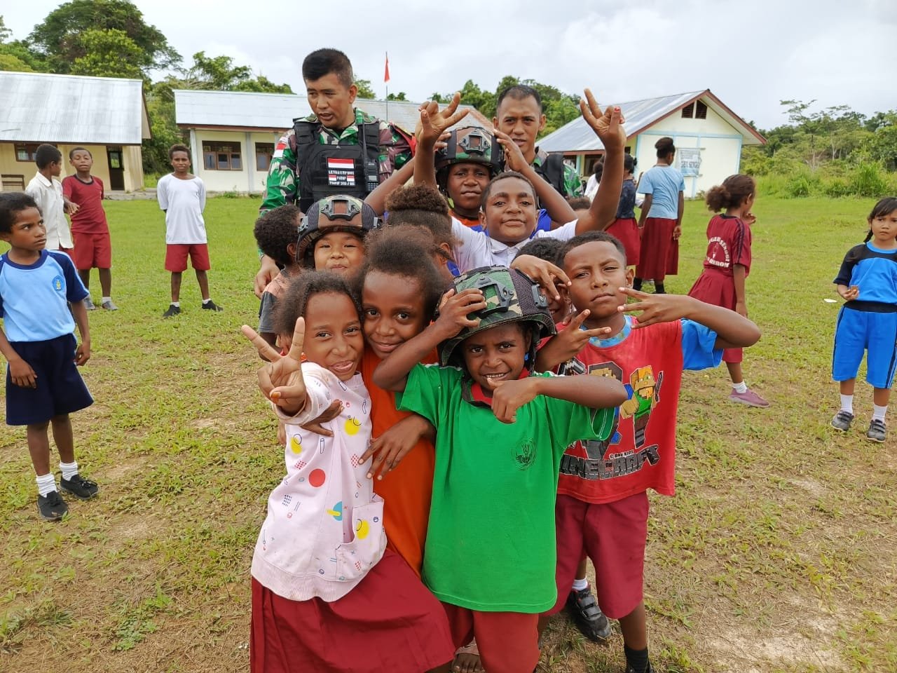 Fun Game, Cara Satgas Yonif 310/KK Hadirkan Keceriaan Anak-Anak Di Perbatasan 1 WhatsApp Image 2024 05 09 at 09.41.56