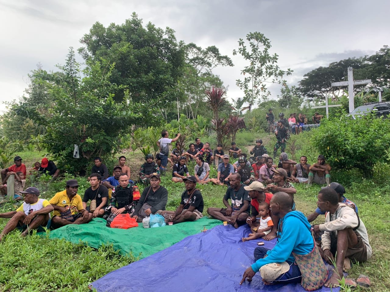 Bukti Kepecayaan Warga Papua, Satgas Yonif 310/KK Diundang Pada Acara Doa Dan Musyawarah Adat Suku Pasebo 1 WhatsApp Image 2024 05 17 at 08.56.39