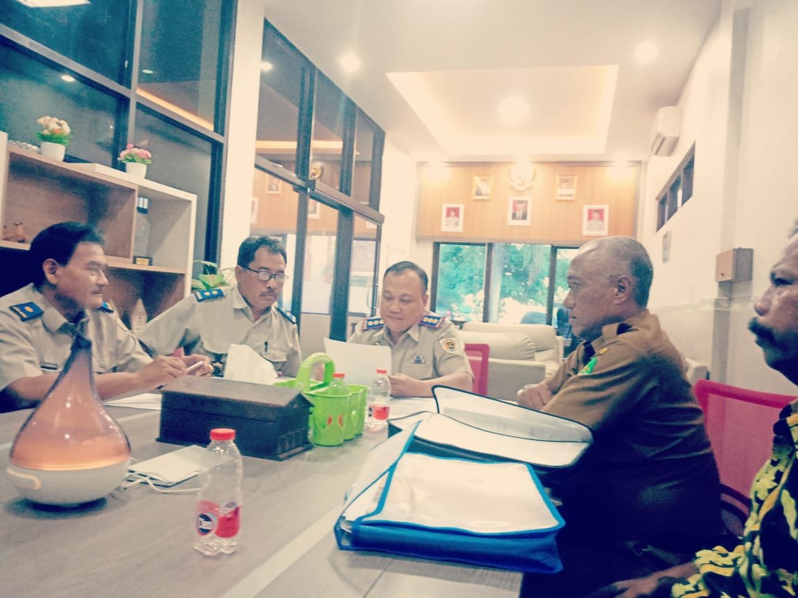 Kantor BPN Sumenep di tagih warga dan mantan kades lapa laok terkait sertifikat 18 tahun belum terbit 1 WhatsApp Image 2024 05 28 at 21.40.41 1
