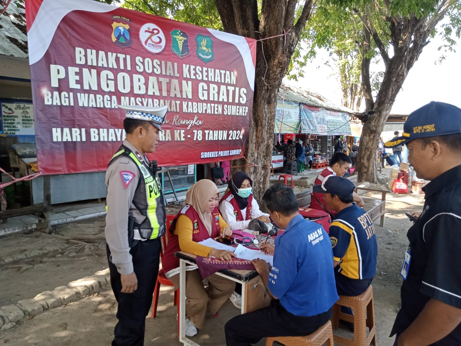Warnai Kemeriahan HUT Bhayangkara Ke-78 Polres Sumenep Gelar Bakti Sosial Kesehatan 1 WhatsApp Image 2024 06 22 at 17.01.13