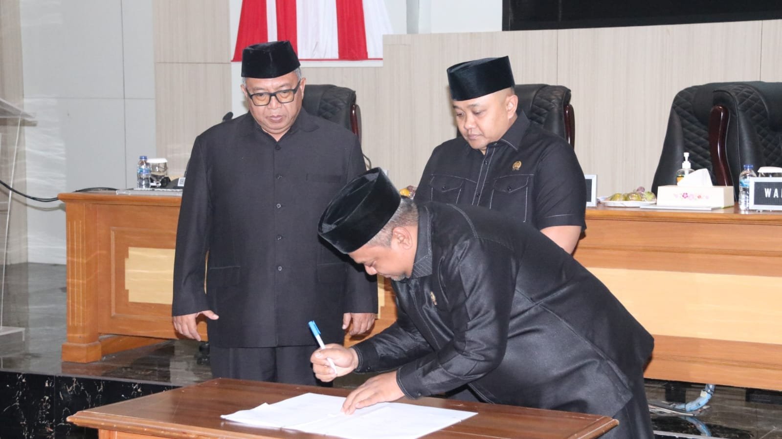 BUPATI SUKABUMI HADIRI RAPAT PARIPURNA DPRD, TERKAIT PEMGAMBILAN KEPUTUSAN RAPERDA RPJPD 2024-2025 1 452375893 872355704926269 4226445572707078231 n