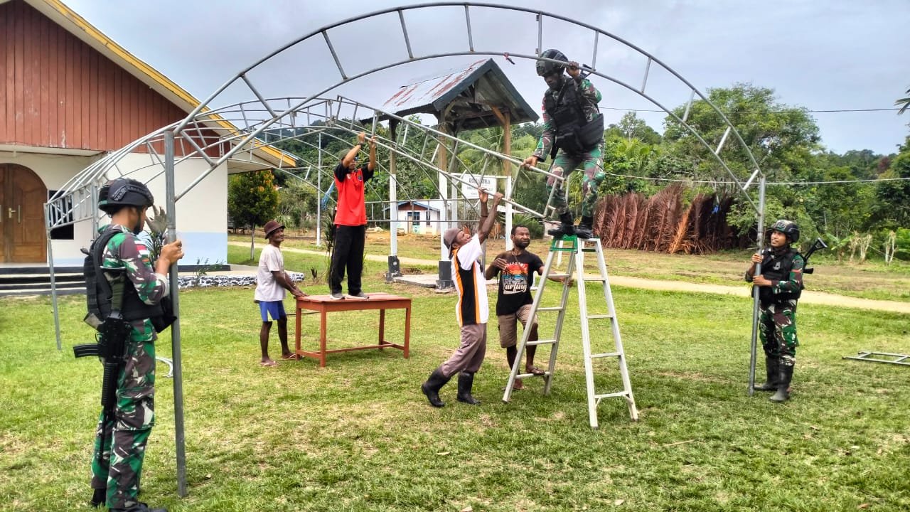 Misa Akbar Hampir Tiba, Satgas Yonif 310/KK Bersama Warga Antusias Menyambutnya 1 WhatsApp Image 2024 07 26 at 08.11.02 874a49e3