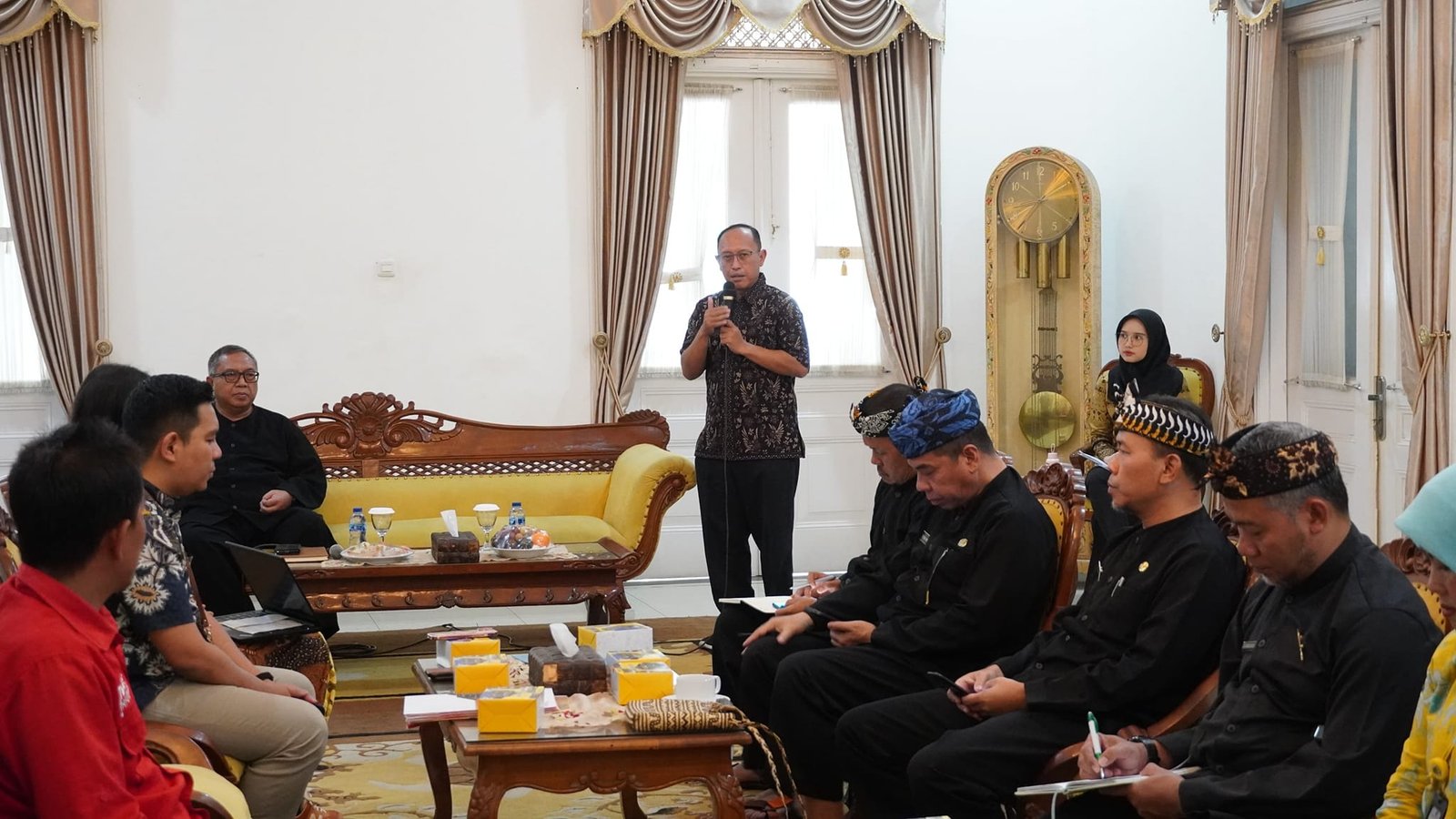 BUPATI "PEMERATAAN AKSES INTERNET MENJADI FOKUS SEIRING IMPLEMENTASI SPBE" 1 453388299 878414457653727 1157226441378067843 n