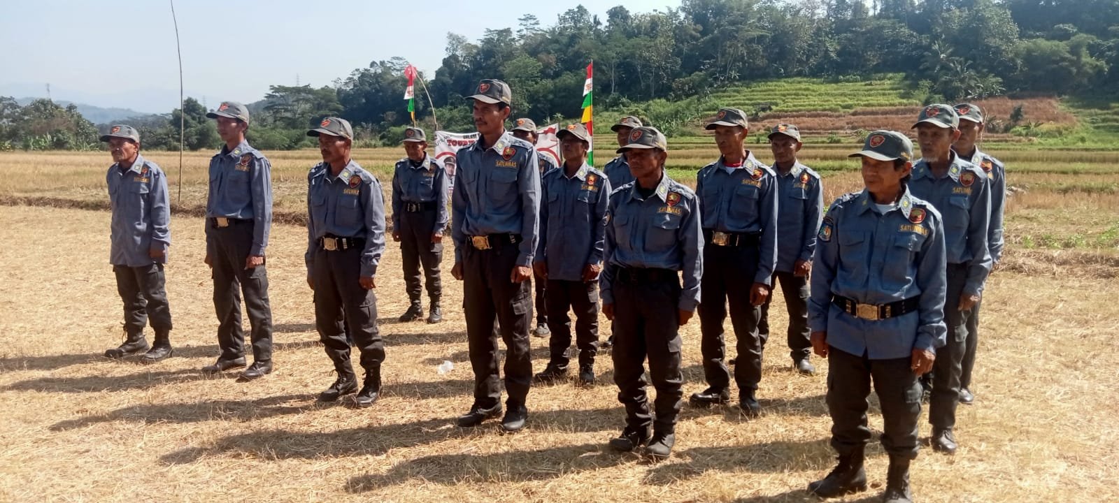 Desa Tarisi Kec. Warungkiara Laksanakan Pelatihan Satlinmas Jelang HUT RI 1 WhatsApp Image 2024 08 16 at 09.51.15