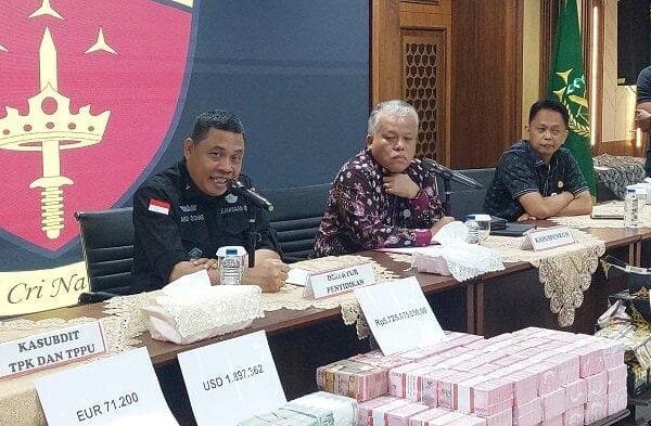 Konferensi pers Kejaksaan Agung terkait pengungkapan kasus pemufakatan suap Zarof Ricar