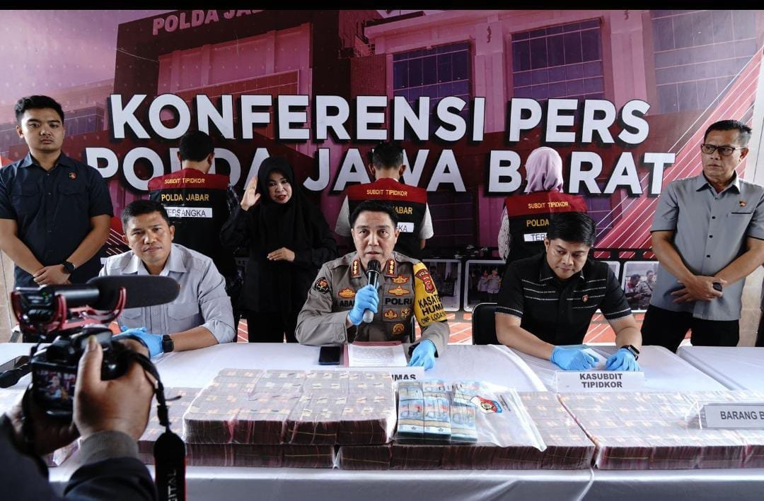 Polda Jabar Tetapkan Mantan Dirut dan 2 Nakes RSUD PL. Ratu Kab. Sukabumi Jadi tersangka, Diduga Korupsi Insentif Covid-19 1 WhatsApp Image 2024 10 03 at 21.05.53 821c737a