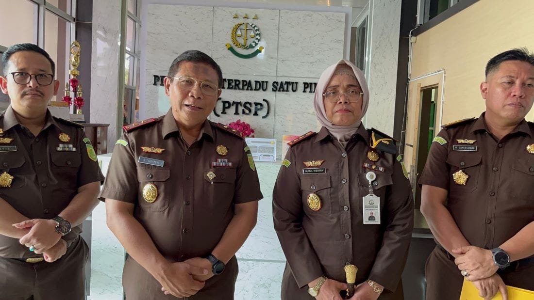 Kajati Bengkulu Kunjungi Kejari Bengkulu Selatan, Tegaskan Pentingnya Kinerja dan Sinergi Antar-Instansi 1 4ad84161725b80bf12616c4f386f2cd1