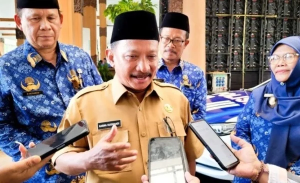 56372 bupati situbondo karna suswandi