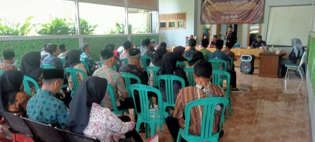 Pelantikan dan Bimbingan Teknis (Bintek) KPPS Pemilihan Gubernur dan Bupati di Kecamatan Warungkiara Sukabumi 2 WhatsApp Image 2024 11 07 at 13.10.35