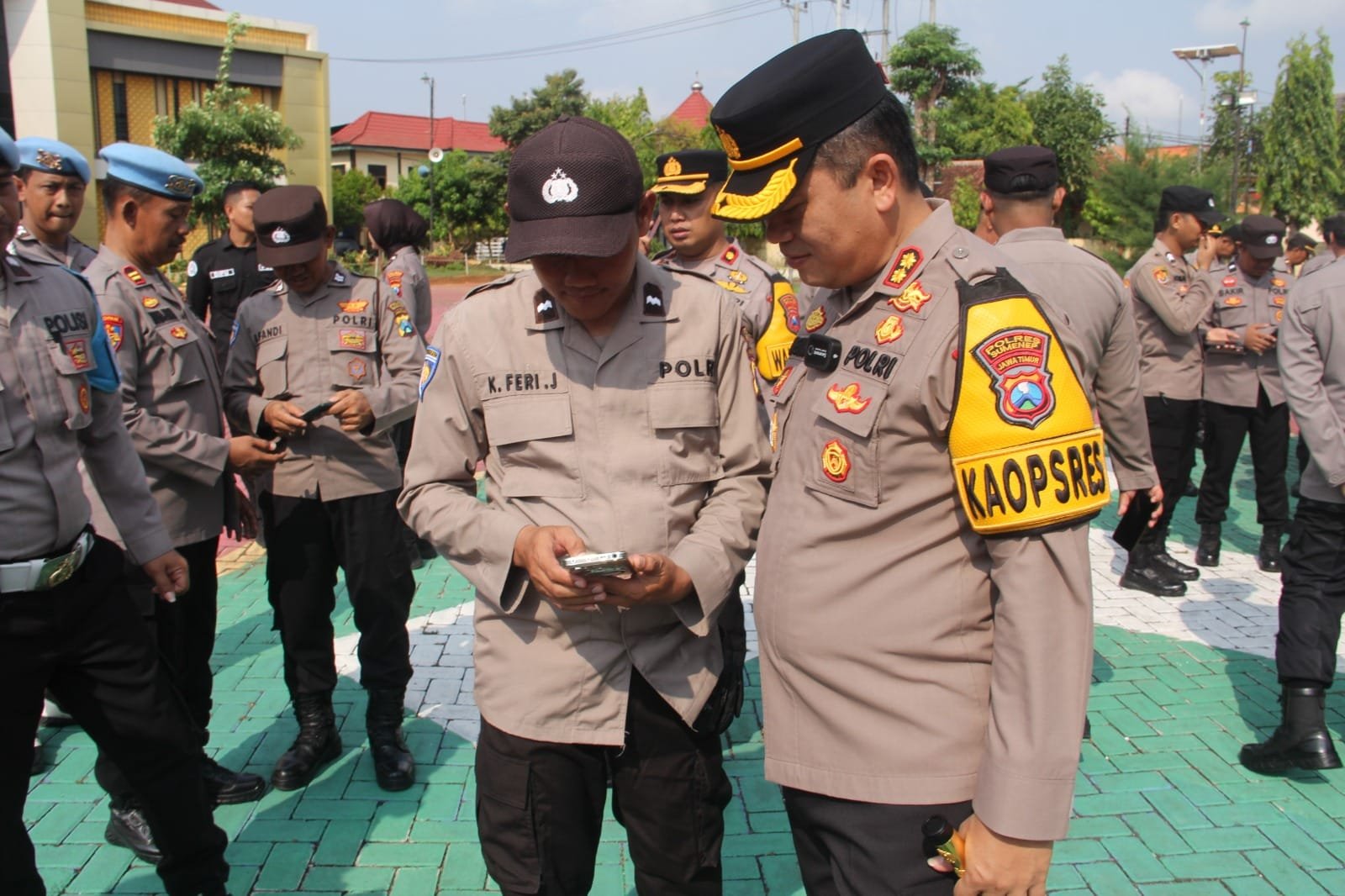 Kapolres Sumenep Mendadak Cek Ponsel Anggotanya, Antisipasi Judi Online 1 WhatsApp Image 2024 11 11 at 13.45.03