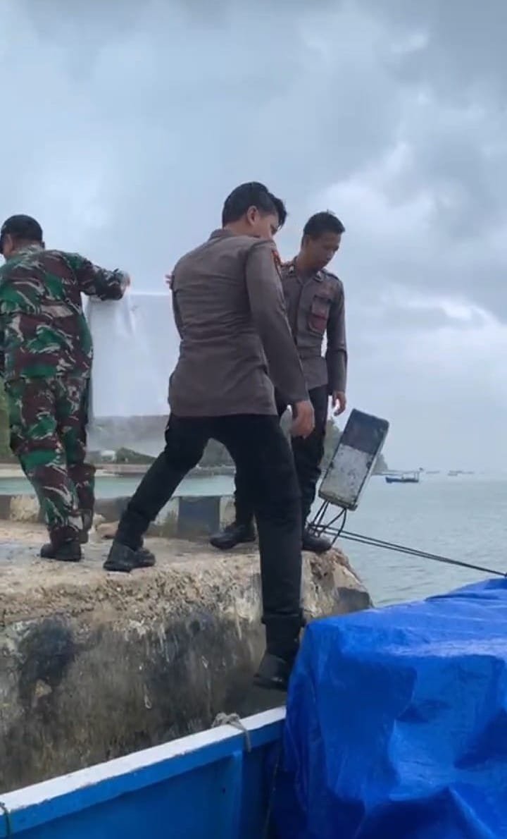 Briptu Sahrul Isni Bersama Bripda Alvin Viral Dalam Mengawal Hasil Pemilihan Kotak Suara dari Desa Saobi Ke Kecamatan Kangayan. 1 WhatsApp Image 2024 11 28 at 19.59.29