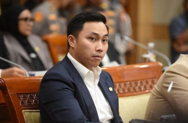 anggota komisi iii dpr ri stevano rizki adranacus 169