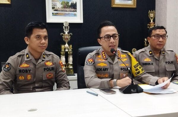 kabid humas polda metro jaya kombes ade ary syam indradi tengah 169