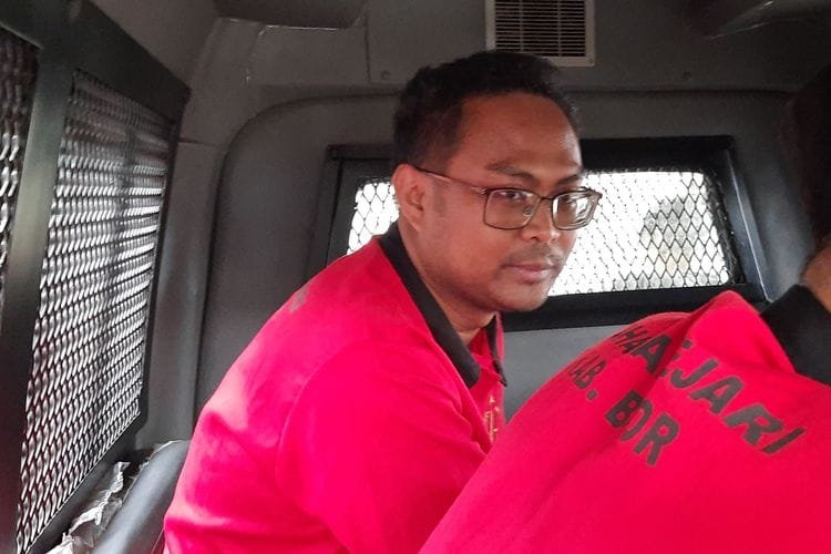 Majelis Hakim Putuskan Pengembalian Mobil Porsche dan Barang Bukti Lain dalam Kasus Penipuan Pegawai KPK Gadungan 1 678a3c53b996f