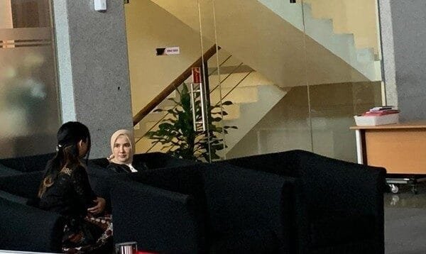 eks dirut petamina nicke widyawati hadiri pemeriksaan kpk terkait kasus lng 169