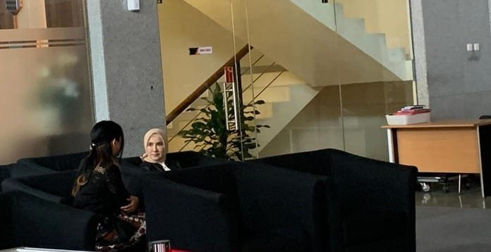 eks dirut petamina nicke widyawati hadiri pemeriksaan kpk terkait kasus lng 169