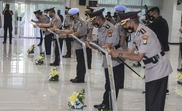 serah terima jabatan 10 kapolres dan pejabat utama di lingkungan polda metro 2 169
