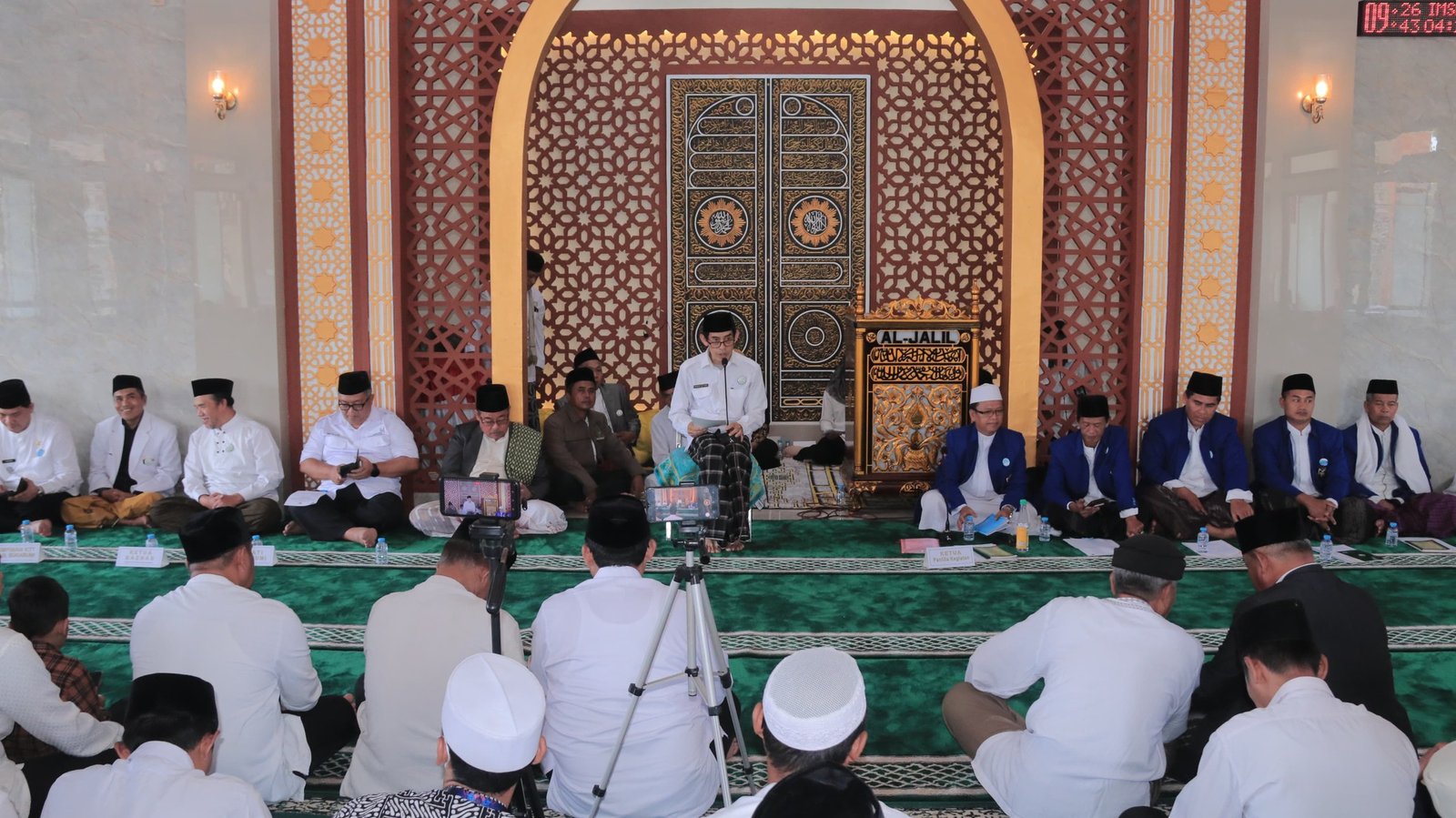 KHOTAM AKBAR: MANIFESTASI VISI RELIGIUS KABUPATEN SUKABUMI, BUPATI AJAK MASYARAKAT GAUNGKAN AL-QURAN 1 476236475 1011824987646006 3409729011758490424 n