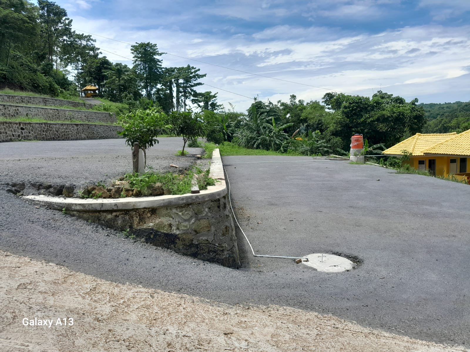 Jalan Curug Luhur Jadi Kontroversi: Masyarakat Desak Penyelidikan Atas Dugaan Kepentingan Pribadi Bupati Sukabumi 1 WhatsApp Image 2025 02 20 at 19.04.37 f5697665