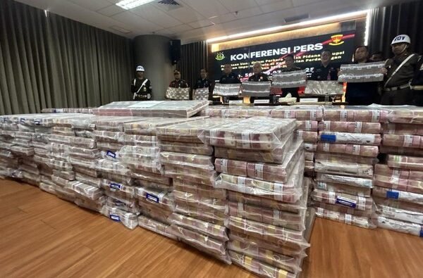 kejagung sita rp 565 miliar dari 9 tersangka kasus impor gula 1740474016802 169