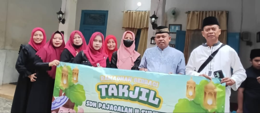 Keluarga besar SDN Pajagalan II kelas VB bagi takjil di bulan Ramadhan 2 image 7