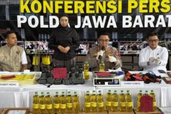 polisi konferensi pers