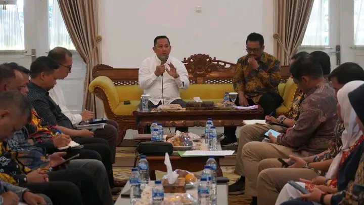 Bupati Sukabumi Terima Kunjungan Sekretaris Kemenkop, Bahas Pembentukan Koperasi Desa Merah Putih 1 1743858176563621 0