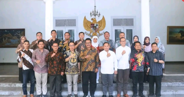 Bupati Sukabumi H. Asep Japar Dukung Pembentukan Koperasi Desa Merah Putih untuk Sejahterakan Warga 1 Screenshot 2025 04 05 204314