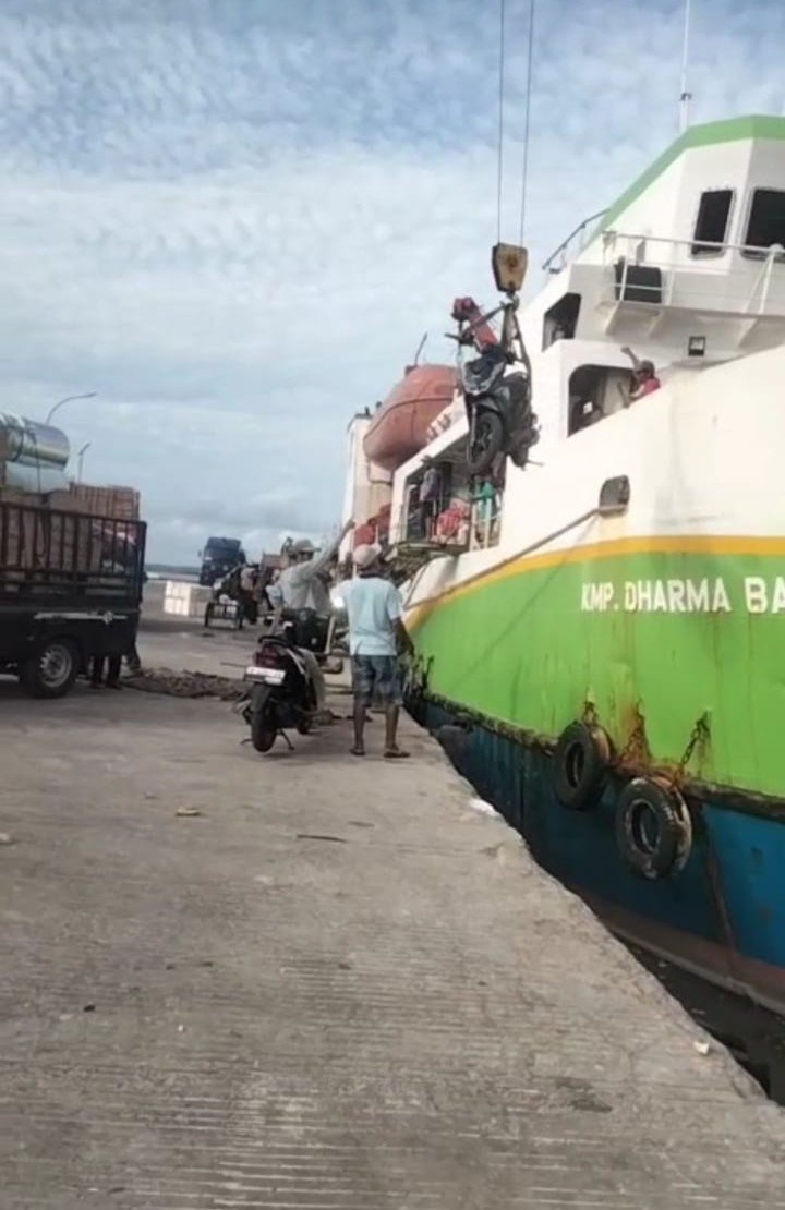 Raibnya 24 Motor diduga Bodong yang di amankan Polairut Polda Jatim di Pelabuhan Pelindo Kalianget Publik Pertanyakan Transparansi penanganan Kasus. 1 WhatsApp Image 2025 04 21 at 06.47.13 d0b3164d