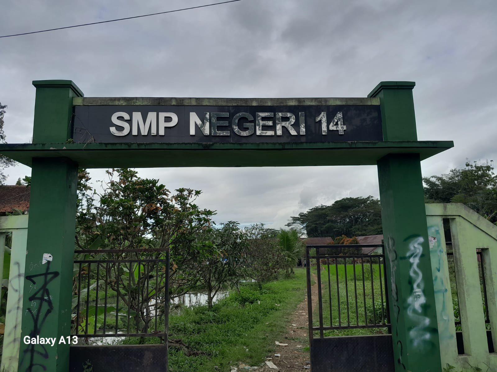 Diduga Selewengkan Dana BOS, Kepsek SMPN 14 Kota Sukabumi Terancam Sanksi 1 WhatsApp Image 2025 04 23 at 10.11.02 e813daf1