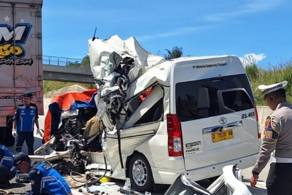Kecelakaan Maut di Tol Cisumdawu: Travel Bandung-Cirebon Tabrak Truk, Tiga Orang Tewas WhatsApp Image 2025 04 30 at 12.40.19 fe618324
