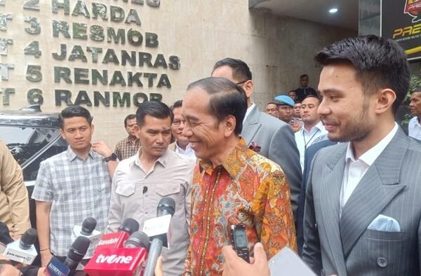 jokowi kemeja batik cokelat rizkydetikcom 1745991430766 169