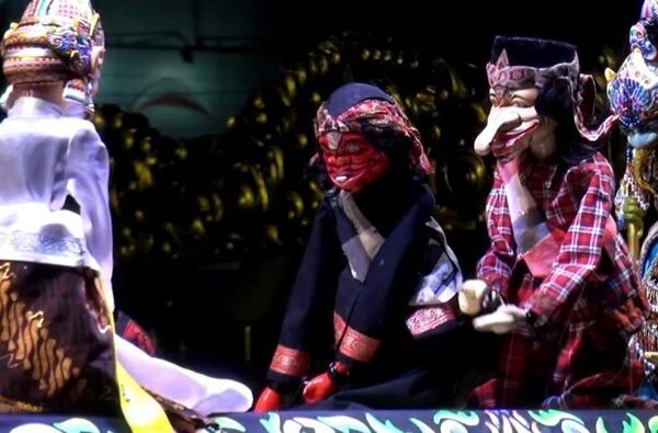 pentas wayang golek di lapang merdeka sukabumi 1745682193731 169