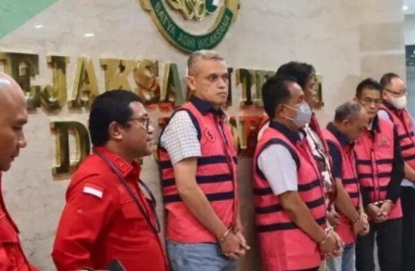 20250512 Para tersangka kasus tindak pidana korupsi