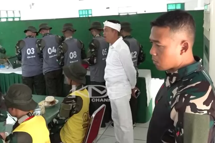 Gubernur Jawa Barat Dedi Mulyadi kunjungi siswa di barak militer 2148995108
