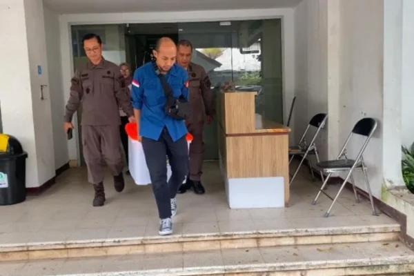 Penyidik Sita 3 Boks dari Biro Ekonomi Pemprov NTB 768x432 1