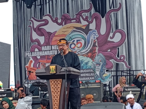 Hari Nelayan Palabuhanratu ke-65 Meriah, Bupati Sukabumi Tegaskan Komitmen Jaga Adat dan Laut untuk Masa Depan yang Berkah 1 Screenshot 2025 05 21 191040