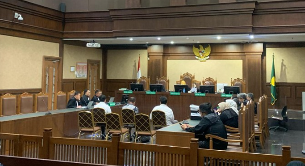 Bacakan Pleidoi, Eks Pejabat Kemenkes Budi Sylvana Klaim Tak Nikmati Uang Korupsi APD COVID-19: “Saya Hanya Jalankan Tugas” Screenshot 2025 05 24 091732