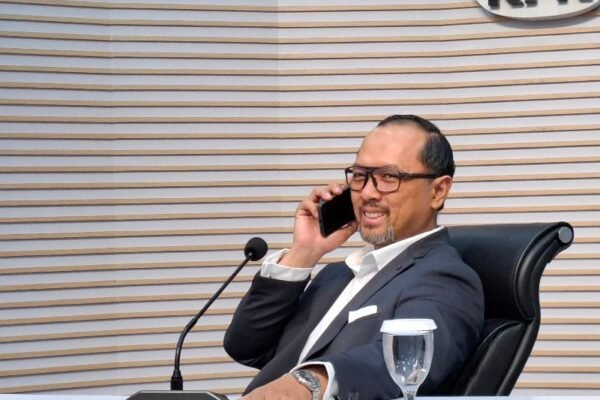 Tessa KPK Lagi Telpon e157c4a6fc