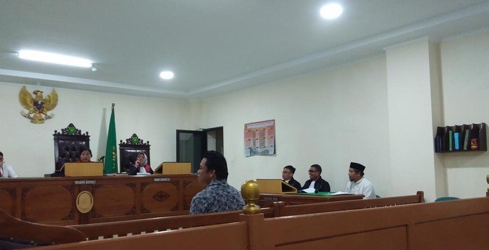 anggota polres gowa mulawarman saat menjadi saksi dalam sidang kasus uang palsu uin alauddin makassar di pn sungguminasa 1746674652814 169