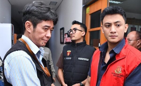 dua orang pengurus yayasan kebun binatang bandung berinisial s 241126112702 605