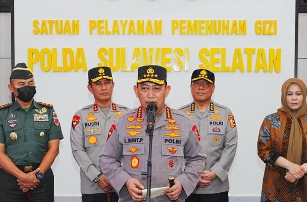kapolri jenderal listyo sigit prabowo meninjau satuan pelayanan pemenuhan gizi sppg polda sulawesi selatan sulsel 1747303866298 169