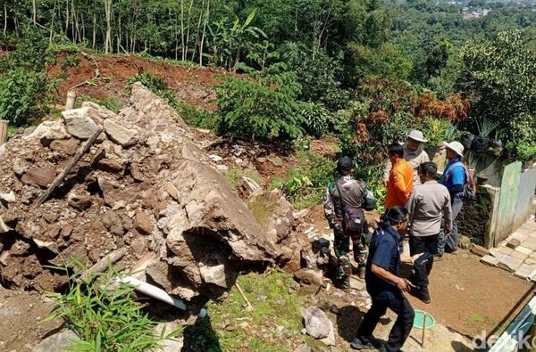 kondisi pergerakan tanah di desa cisalak kecamatan cisarua sumedang 1746515487303 169