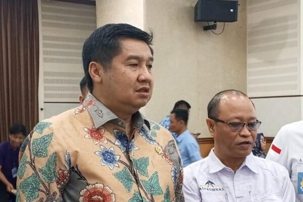 menteri perumahan dan kawasan permukiman maruarar sirait di kantor badan pengawasan keuangan dan pembangunan jakarta timur kam 1745505841443 169