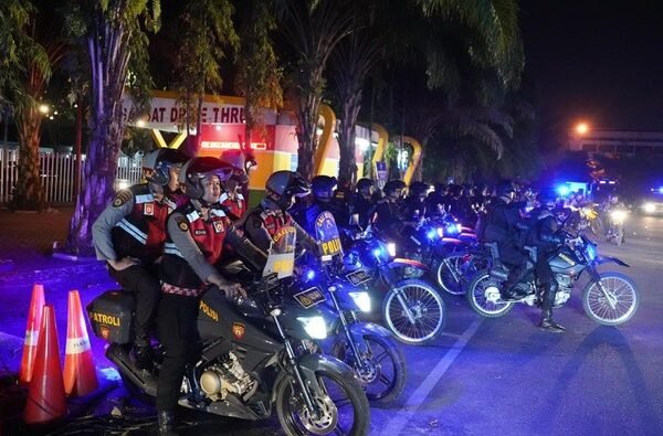polda riau menggelar patroli skala besar sabtu 1752025 malam untuk menjamin keamanan masyarakat 1747503097258 169