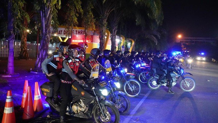 polda riau menggelar patroli skala besar sabtu 1752025 malam untuk menjamin keamanan masyarakat 1747503097258 169