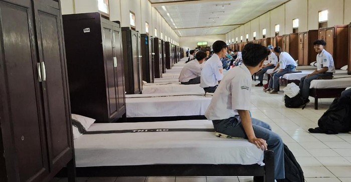 siswa sma peserta pendidikan karakter di barak dodik bela negara rindam iiisiliwangi 1746430532969 169