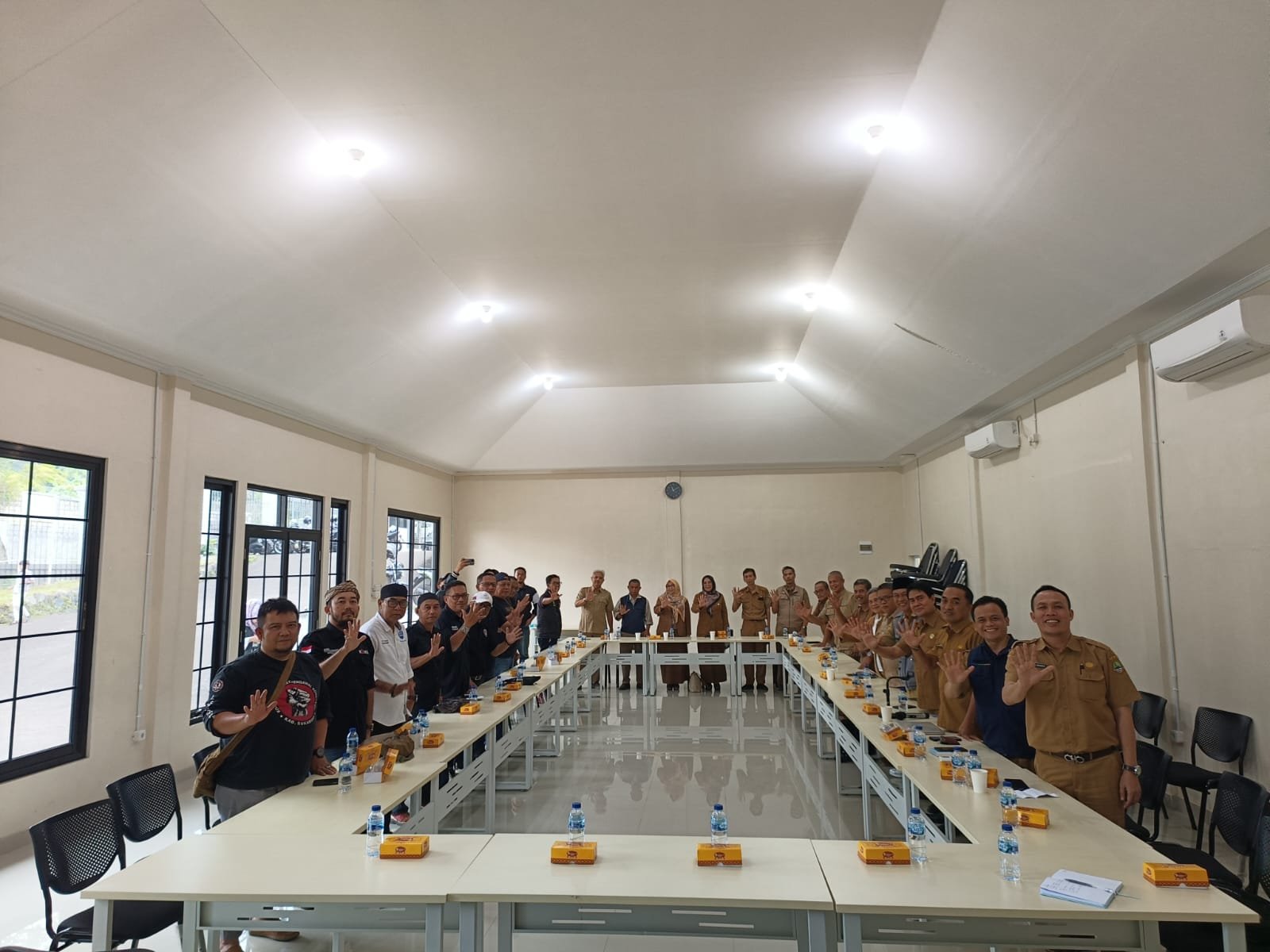 Wali Kota Sukabumi Lepas 16 PNS Purna Bakti: "Pensiun Bukan Akhir, Tapi Awal Kontribusi Baru" 1 0444a1eb ea6e 4cb3 9f56 8ac518f1962b