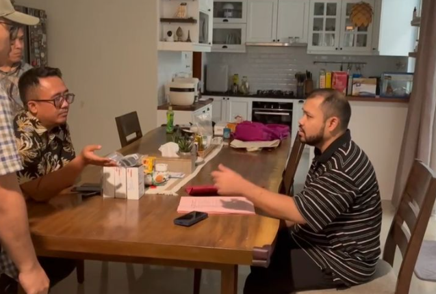 Momen Dramatis Penggeledahan Rumah Eks Stafsus Nadiem oleh Kejagung Terkait Kasus Korupsi Laptop Rp.9,9 Triliun 1 Screenshot 2025 06 04 004243